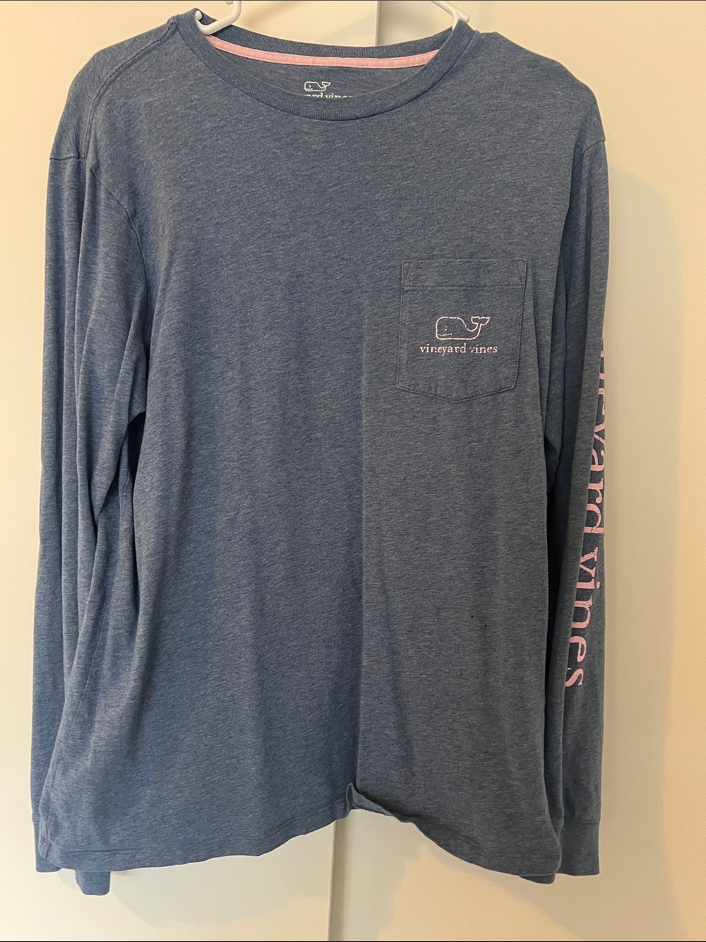 Vineyard Vines Heathered Blue Long-Sleeve Pocket Tee with Pink Logo